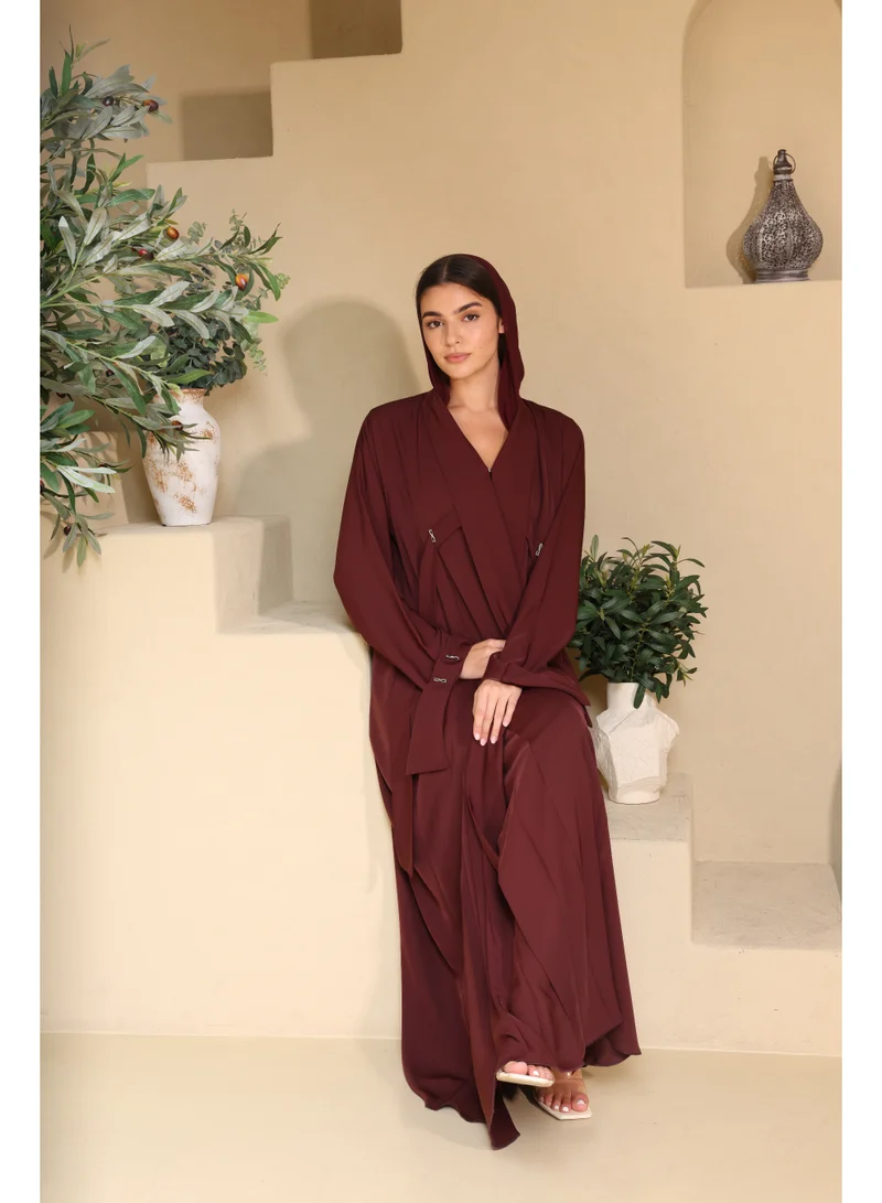 اكسا عباية مطوية بلون خمري داكن